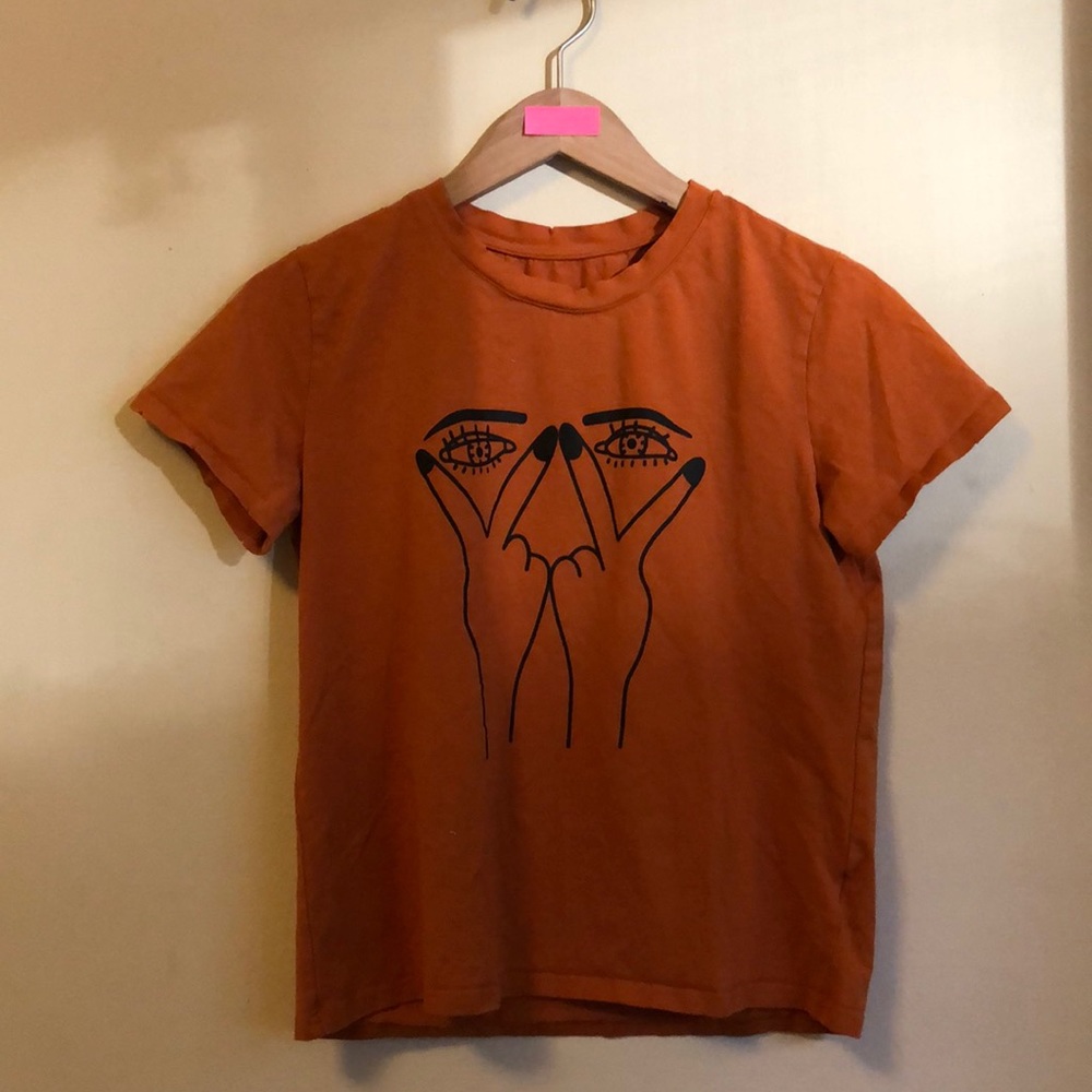 Cute burnt orange t-shirt with unique design!